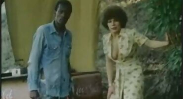 Morena peituda de Partir o coração na cama, um cara suculento pisou vídeo de pornô com as brasileirinhas em seus absorventes internos cheios