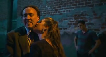 Um polonês levou a vídeo de pornô com as brasileirinhas namorada para a floresta para beijá-la.