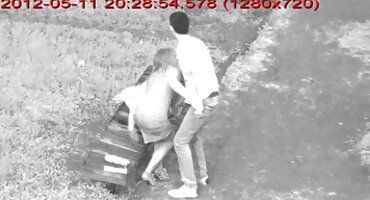 Beleza bronzeada acaricia seu corpo e se acaricia filmes pornôs as brasileirinhas no quarto do hotel