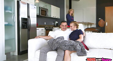 A menina prepara um burro para esse eu quero assistir filme pornô com as brasileirinhas sexo anal há muito tempo