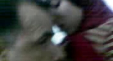 Ele beijou uma loira tímida de cabelos ondulados na filme pornô na casa das brasileirinhas buceta em um casting pornô