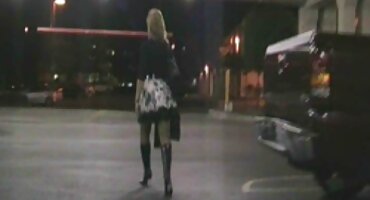 Durante as negociações comerciais, uma jovem japonesa foi filme pornô as brasileirinhas 2019 beijada por dois homens depois que eles tiraram seus ternos oficiais.