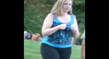 O homem brincou com a abertura anal da porno gratis as brasileirinhas esposa e a beijou bem