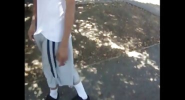 depois do Sexo, a loira não enxuga brasileirinhas sexo gratis o esperma do rosto, mas descansa em uma espreguiçadeira