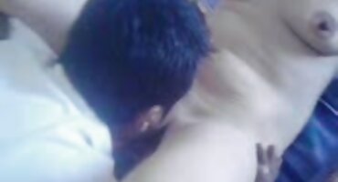 Loira russa de máscara dá um boquete profundo filme pornô brasileirinha 2020 nas costas