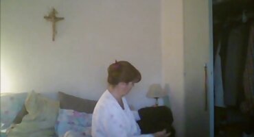 Cadela ruiva seduz o padrasto enquanto filme de sexo da brasileirinha a mãe está fora