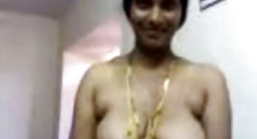 Loira ajudou assistir filme pornô brasileirinha uma vizinha caída e acidentalmente lambeu sua bucetinha