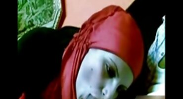 Freira assistir vídeo pornô as brasileirinhas russa glamourosa foge do convento para um gangbang anal com oito caras