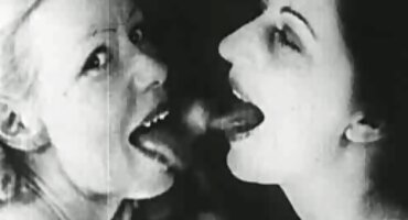 Asiática de olhos cruzados beijo empurrou pau fundo na garganta e eu quero ver vídeo de sexo das brasileirinhas bem alimentada cheia