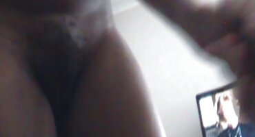 Depois de se aquecer na academia, o treinador deixou duas garotas na academia e organizou um filme de pornografia das brasileirinhas trio com elas