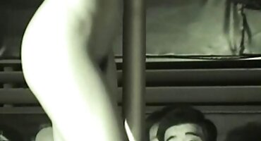 Linda esposa chupa o pau do marido no carro e ele faz uma parada vídeo pornô da brasileirinha para fumar