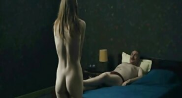 Massagista tailandesa aperta as bolas do cliente e lhe dá um quero assistir as brasileirinhas filme pornô boquete, aceitando sexo