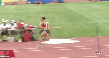 Em um encontro com um homem, uma mulher peituda tocou um homem com vídeo pornô das brasileirinhas vídeo pornô das brasileirinhas uma mosca e mostrou seus peitos de sutiã