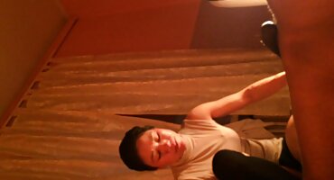 Home trabalhando com o pé vídeo pornô das brasileirinhas estudantes russos