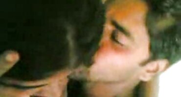 Um espião russo nu se esconde em sua cama para revelar o segredo de Tyler pono brasilerinhas Reik através do sexo