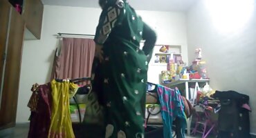 Morena Experiente fica com uma seringa em todo o rosto depois de um bom Sexo grupal filme de pornô só as brasileirinhas