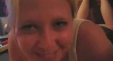 Um professor lascivo seduz um estudante russo para um boquete e videos brasileirinha pede que sua namorada se sente