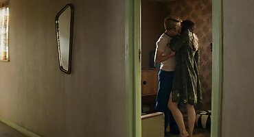 Eles se beijaram na varanda em brasileirinhas filme pornô completo público. Smolensk em estado de choque