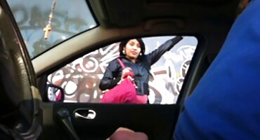 Colegial vídeo pornô brasileirinhas gostosas colocou o homem de quatro e, puxando o pênis para baixo, fez um boquete nele