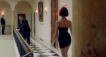 Adorável Nika vídeo de pornografia as brasileirinhas quase quebrou o sofá durante um beijo