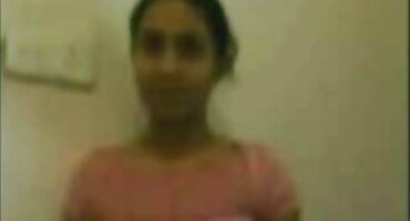 Ao sair do banho, o homem jogou uma toalha, expondo um torso inchado e video pornô brasileirinhas arrancou a bunda de uma morena esbelta.