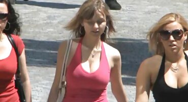 Linda garota de brasileirinhas vídeos pornô calcinha branca empalada em um pau comprido e fudida carinhosamente com um beijo