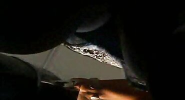 , colocando a morena de joelhos, duas amigas a obrigaram a fumar e alternadamente jogaram sêmen na video a casa das brasileirinhas boca do problema