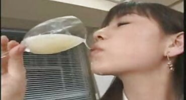 Cara russo vídeo pornô a casa das brasileirinhas se aproximou de seu amante em shorts e fodeu no corredor shmar com um nariz grande