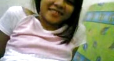 Estudante beijou colega de classe, não deu tempo de tirar o pau da buceta e entrou na vídeo de pornô a brasileirinha camisinha