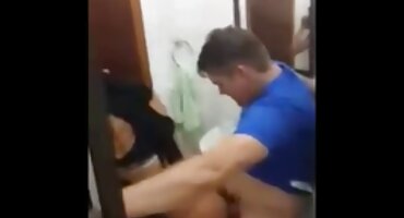 O piloto americano estava em duas turbinas de brasilerinhas red tube couro