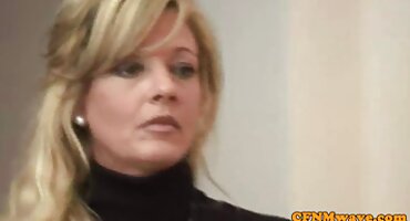 Grande filho da puta duro arrombou uma linda garota de pornodoido brasileirinhas buceta bem no balcão da cozinha