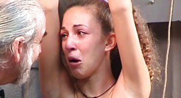 Loboc Peludo com amante piercing no bumbum filme de sexo da brasileirinha não constrangeu o homem maduro, e ele a fez Cunilíngua em 69 posições