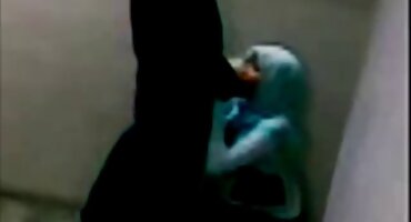 Fumar em casa. Ele tá ver vídeo pornô as brasileirinhas fodendo o meu cu, mas continua chupando.